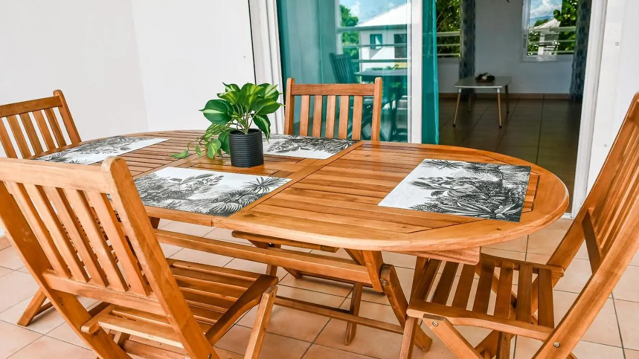 Charmant Appartement Aux Abymes Лез-Абим