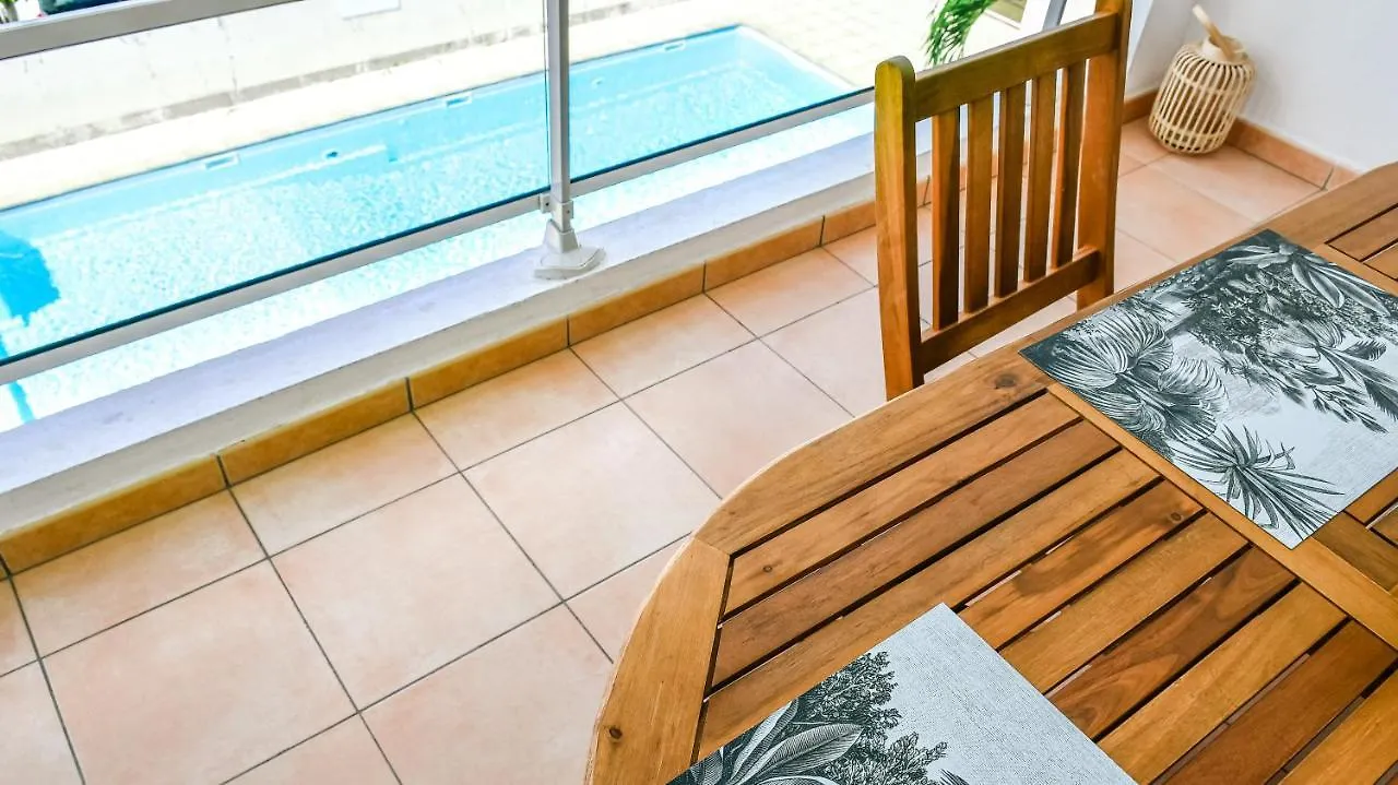 Charmant Appartement Aux Abymes Лез-Абим Апартаменты