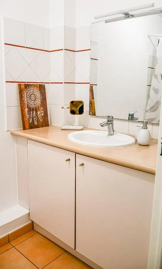 Charmant Appartement Aux Abymes 萨莱比梅 公寓